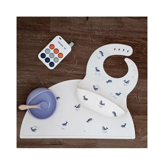 Cute Adjustable Soft Silicone Bibs Baby Whale Plate Animal Print OEM Supply Baby Feeding Supplies Button Closure for Girls Boys