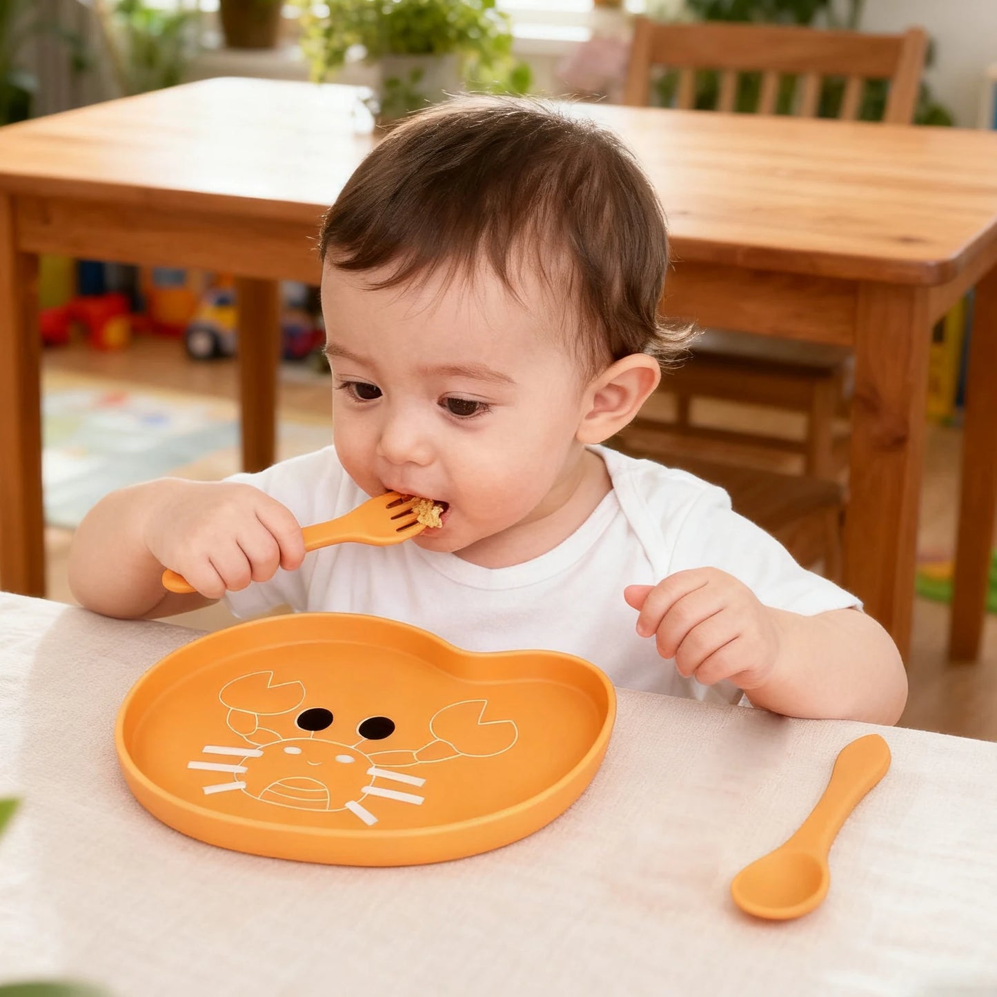 Quick delivery, high quality, easy to grip, spill proof silicone baby feeding set, cartoon food tray, spoon and fork