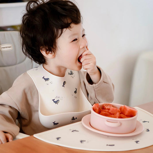 Cute Adjustable Soft Silicone Bibs Baby Whale Plate Animal Print OEM Supply Baby Feeding Supplies Button Closure for Girls Boys